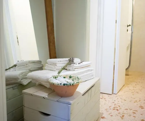 לינה וארוחת בוקר Il Melograno צ'לייה מספיקה