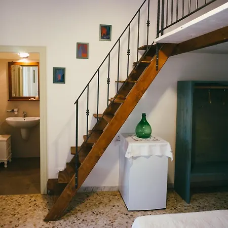 فندق مبيت وإفطار Il Melograno سيغلي ميسابيكا